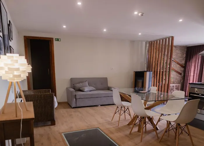 Casal Dos Netos * Penhas da Saúde